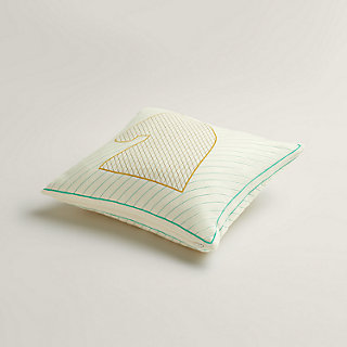 刺繍クッション-《フォーブルの